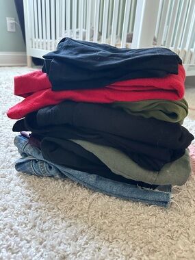 Bundle of size medium and large Gap and Old Navy maternity clothes (9 items)